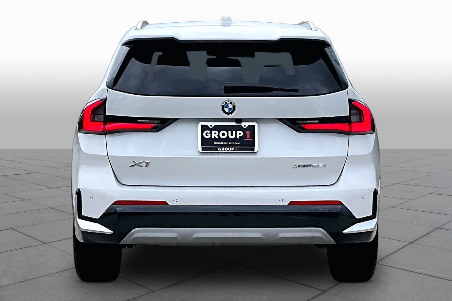 Used 2025 Mineral White Metallic BMW xDrive28i image 4
