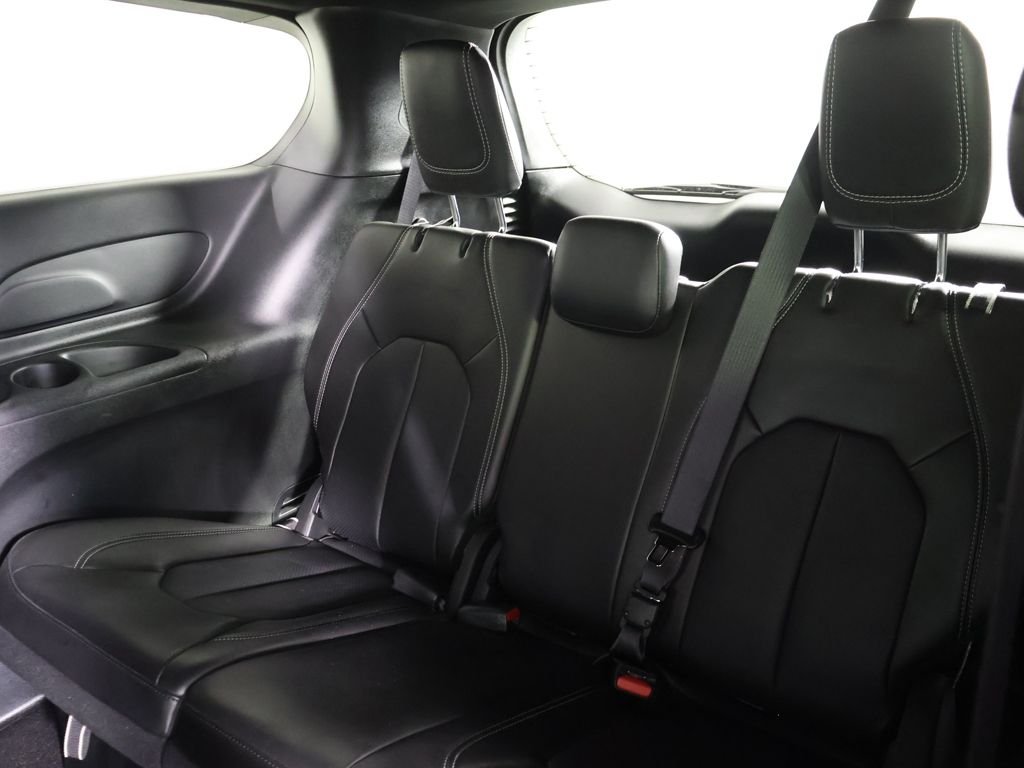 2025 Chrysler Pacifica Select - Photo 29