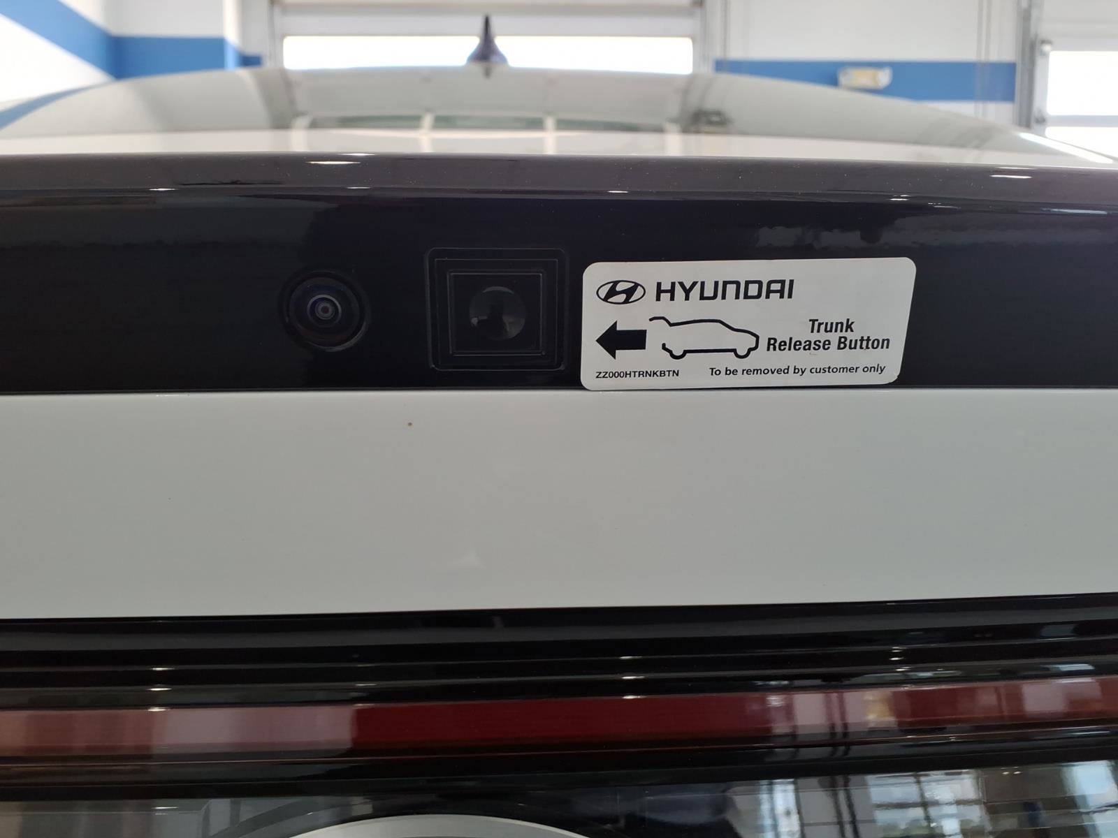 2025 Hyundai Sonata SE - Photo 18