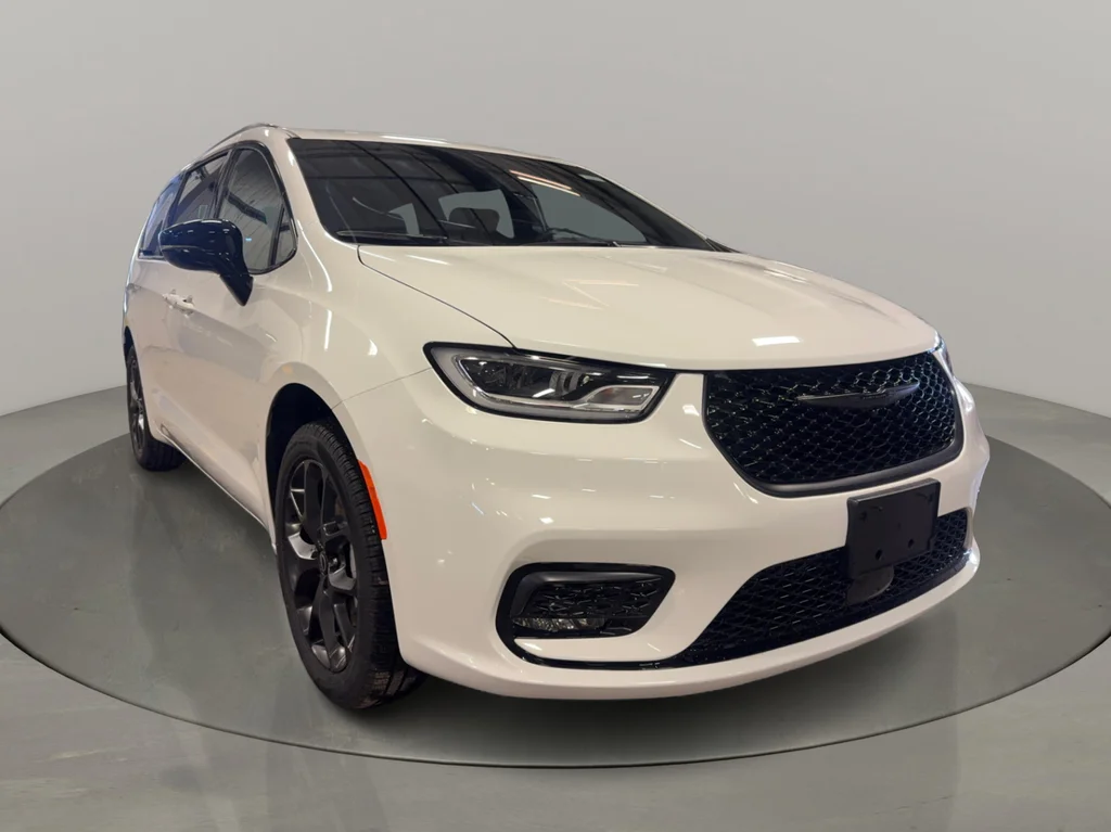 2026 Chrysler Pacifica Select AWD's photo