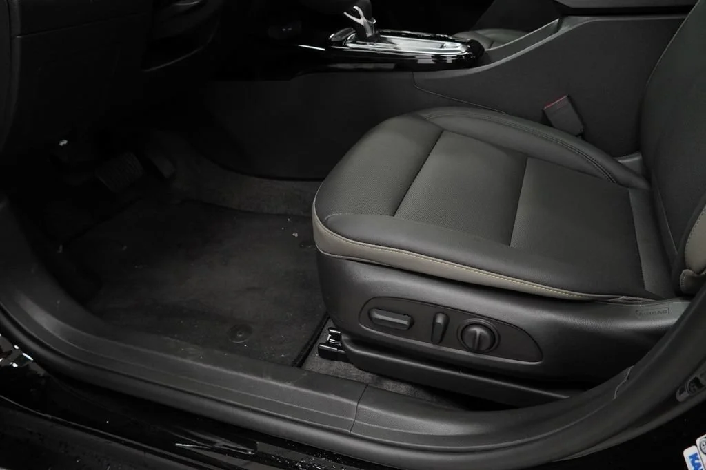 New 2026 Mosaic Black Metallic Chevrolet ACTIV image 23