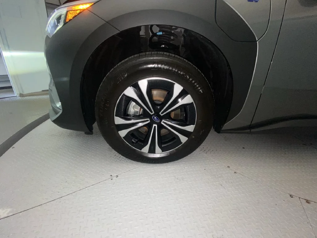 2025 Subaru Solterra PREMIUM SUV Slide 10