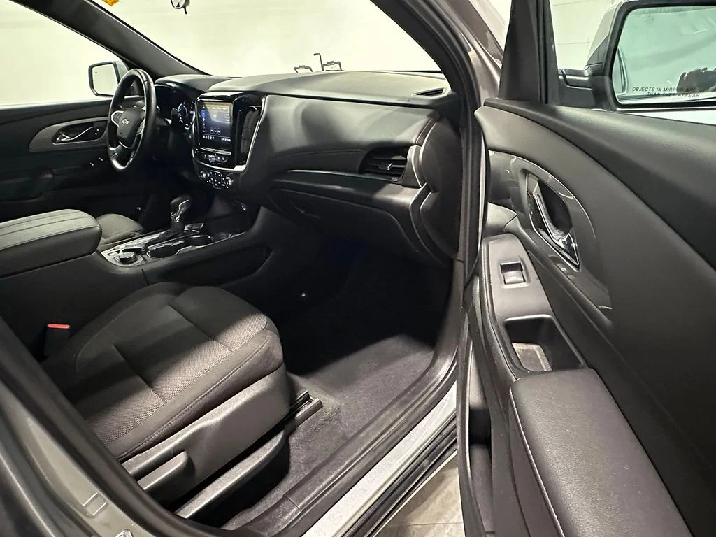 Used 2023 Gray Chevrolet LT image 27