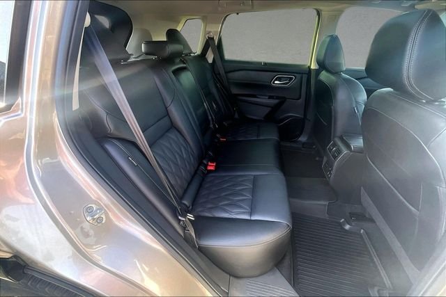 Used 2024 Gold Nissan Platinum image 24