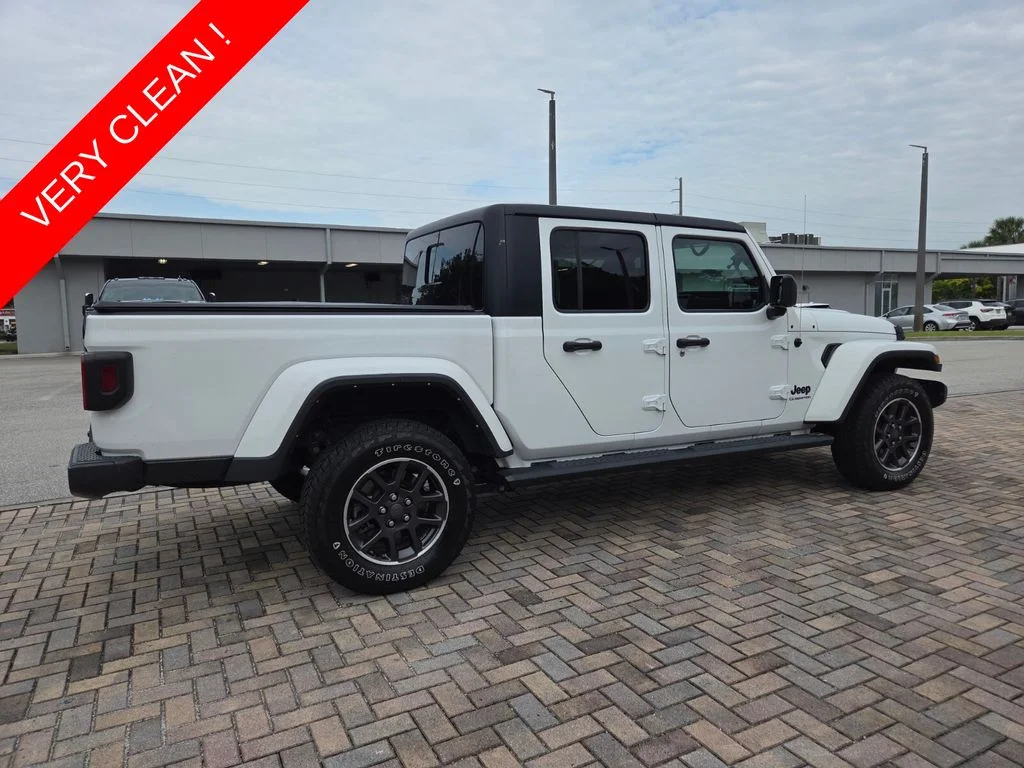 Used 2022 White Jeep Sport image 11