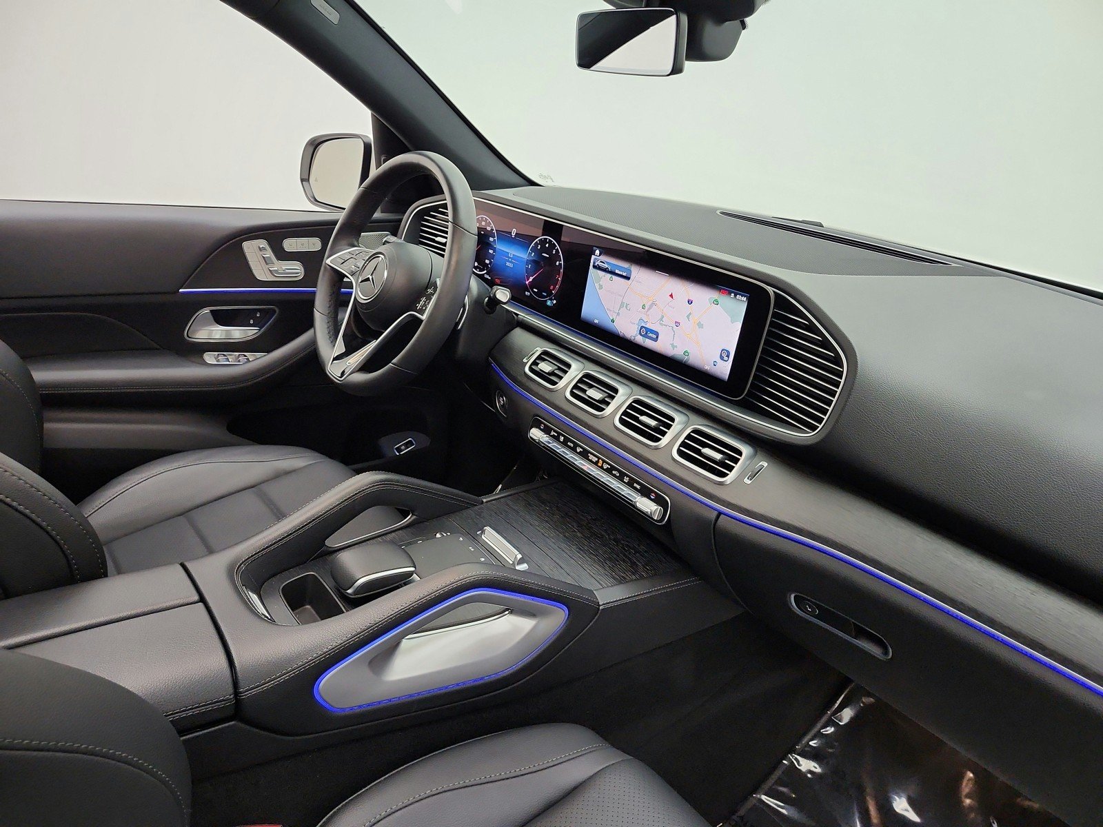 Certified Used 2024 MANUFAKTUR Diamond White Metallic Mercedes-Benz GLE 450 4MATIC® SUV image 18