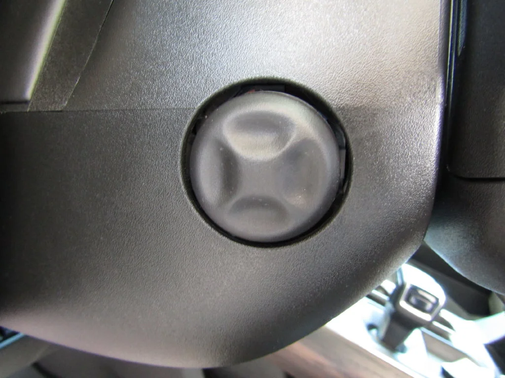 Used 2024 White GMC SLT image 14