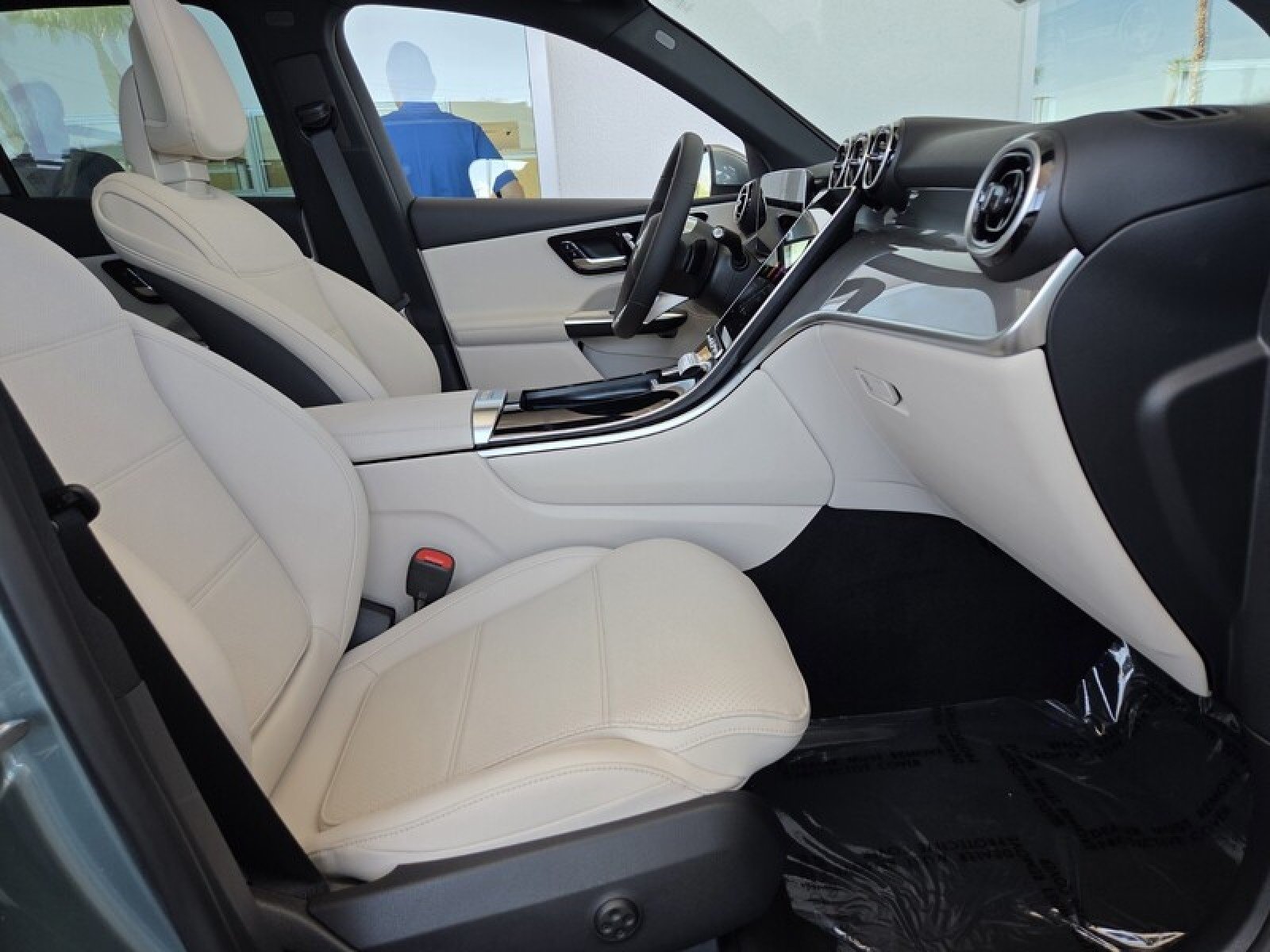 New 2026 Verde Silver Metallic Mercedes-Benz GLC 300 SUV image 17