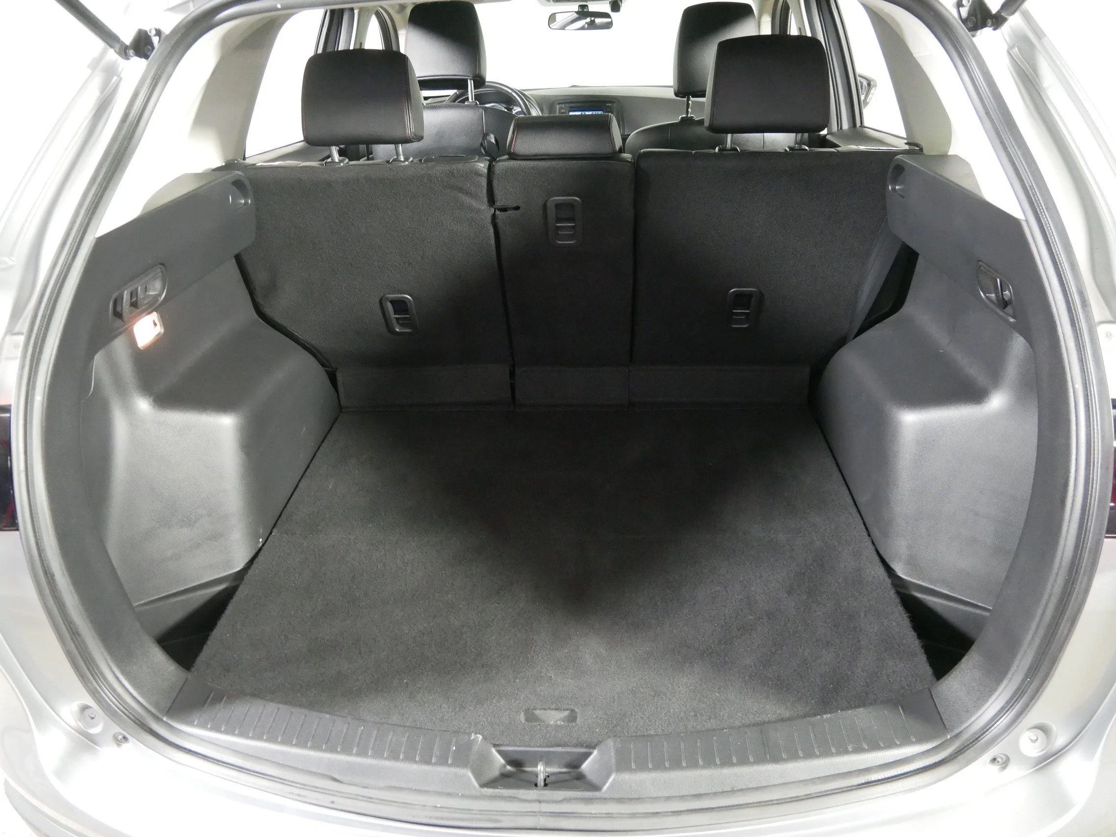 Used 2013 Liquid Silver Metallic Mazda Grand Touring image 18