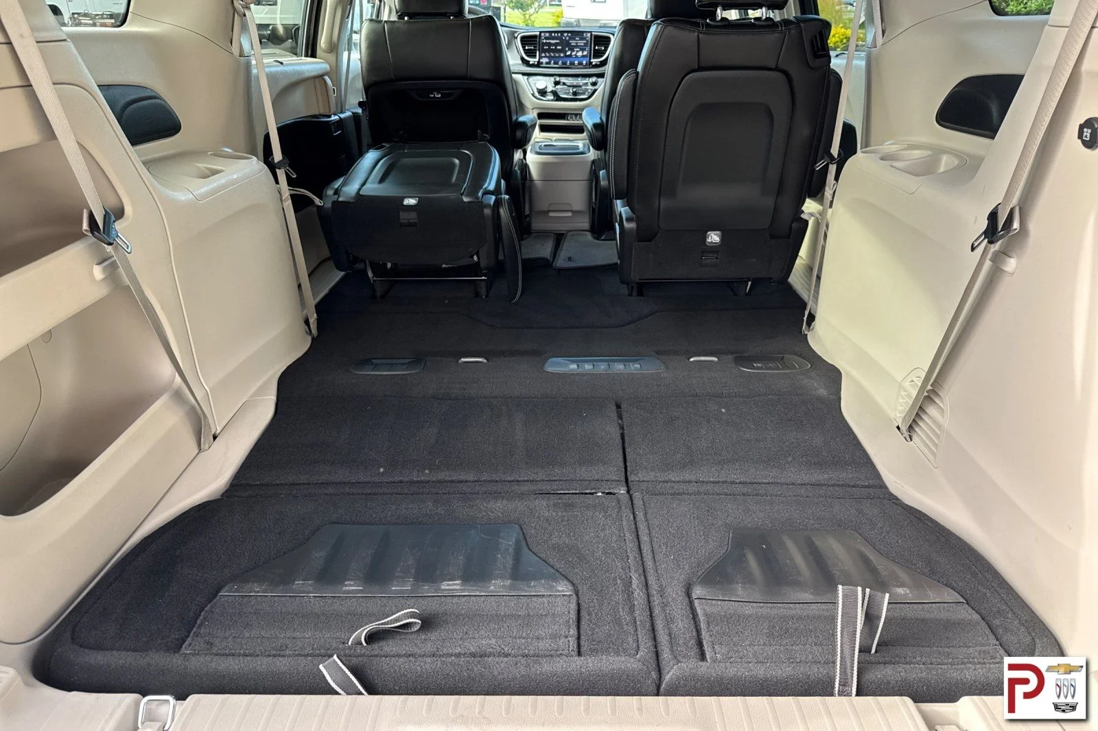 Used 2023 Gray Chrysler Touring L image 18