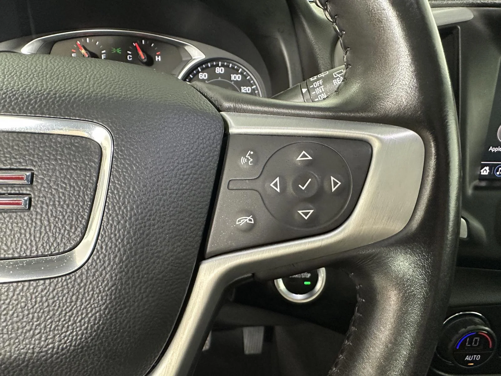 Used 2021 Blue Emerald Metallic GMC SLE image 27