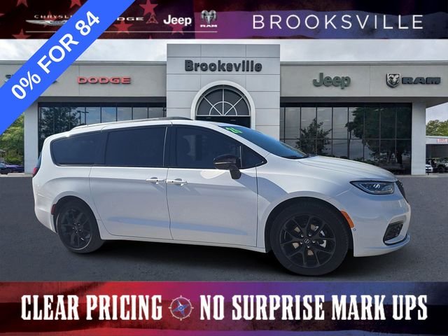 2026 Chrysler Pacifica Limited's photo