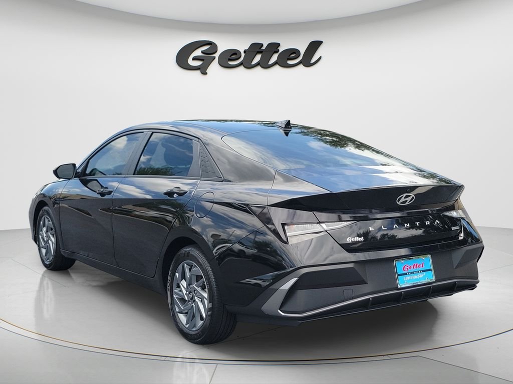 Used 2024 Black Hyundai Blue image 7