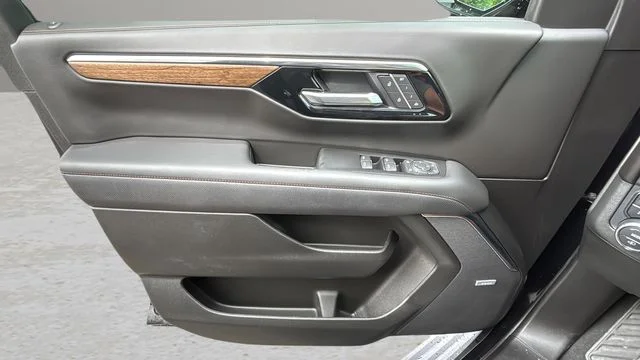 Used 2025 Black Chevrolet High Country image 17