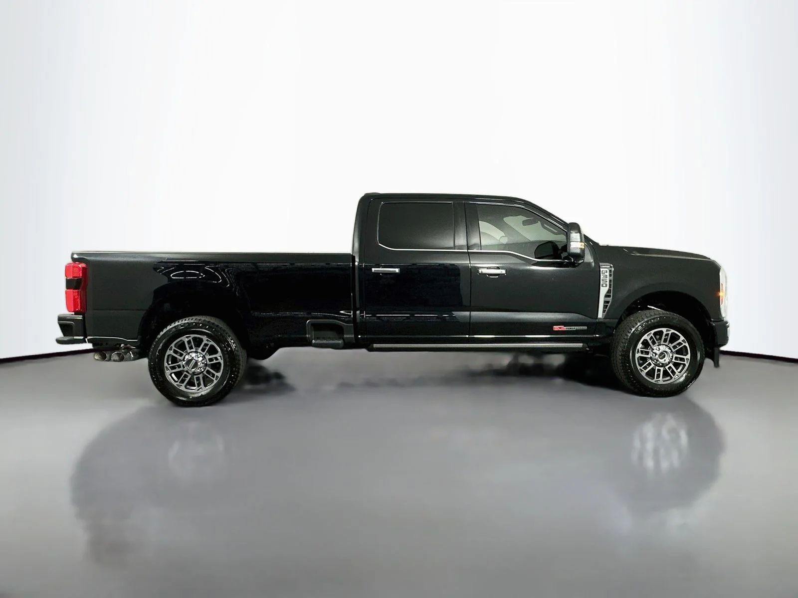 Used 2023 Black Ford Limited image 9