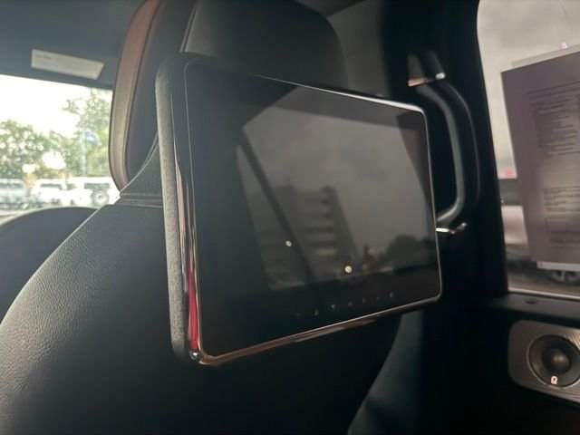 Used 2018 White Lincoln Reserve image 3