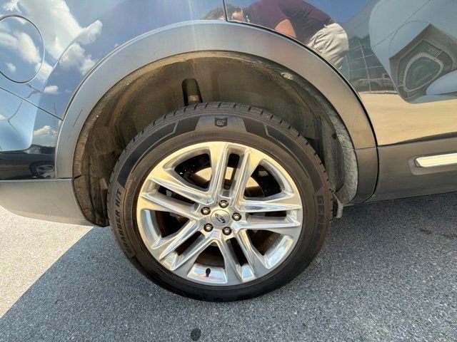 Used 2017  Ford Limited image 33
