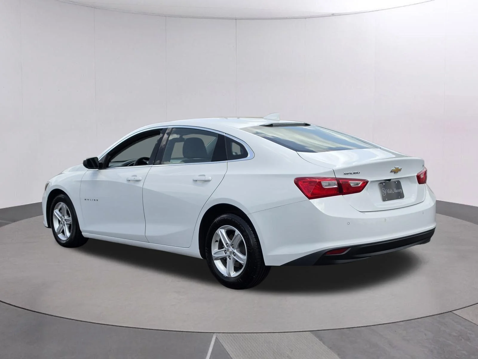 Used 2024 Summit White Chevrolet LT image 9