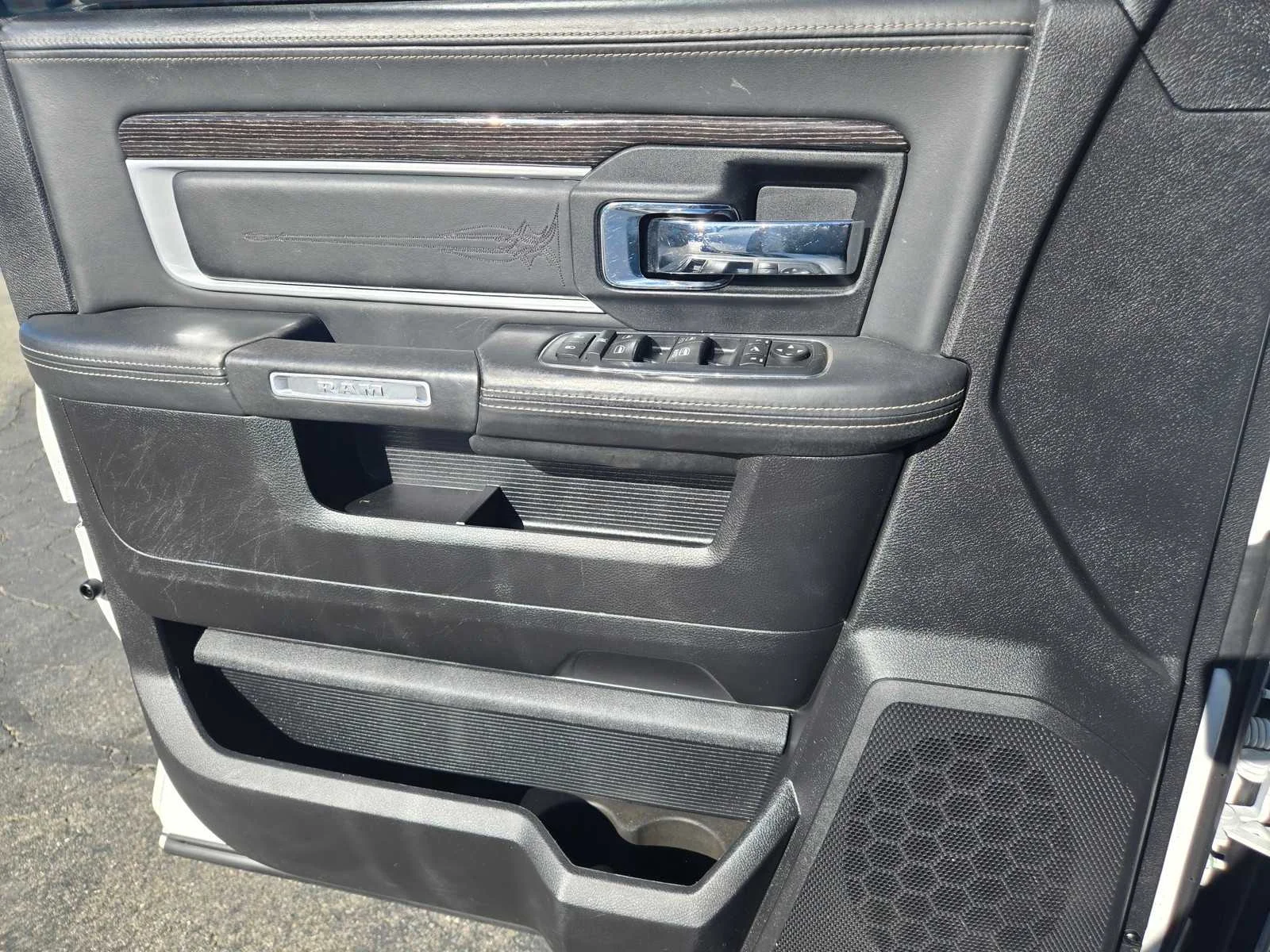 Used 2016  Ram Longhorn Limited image 26
