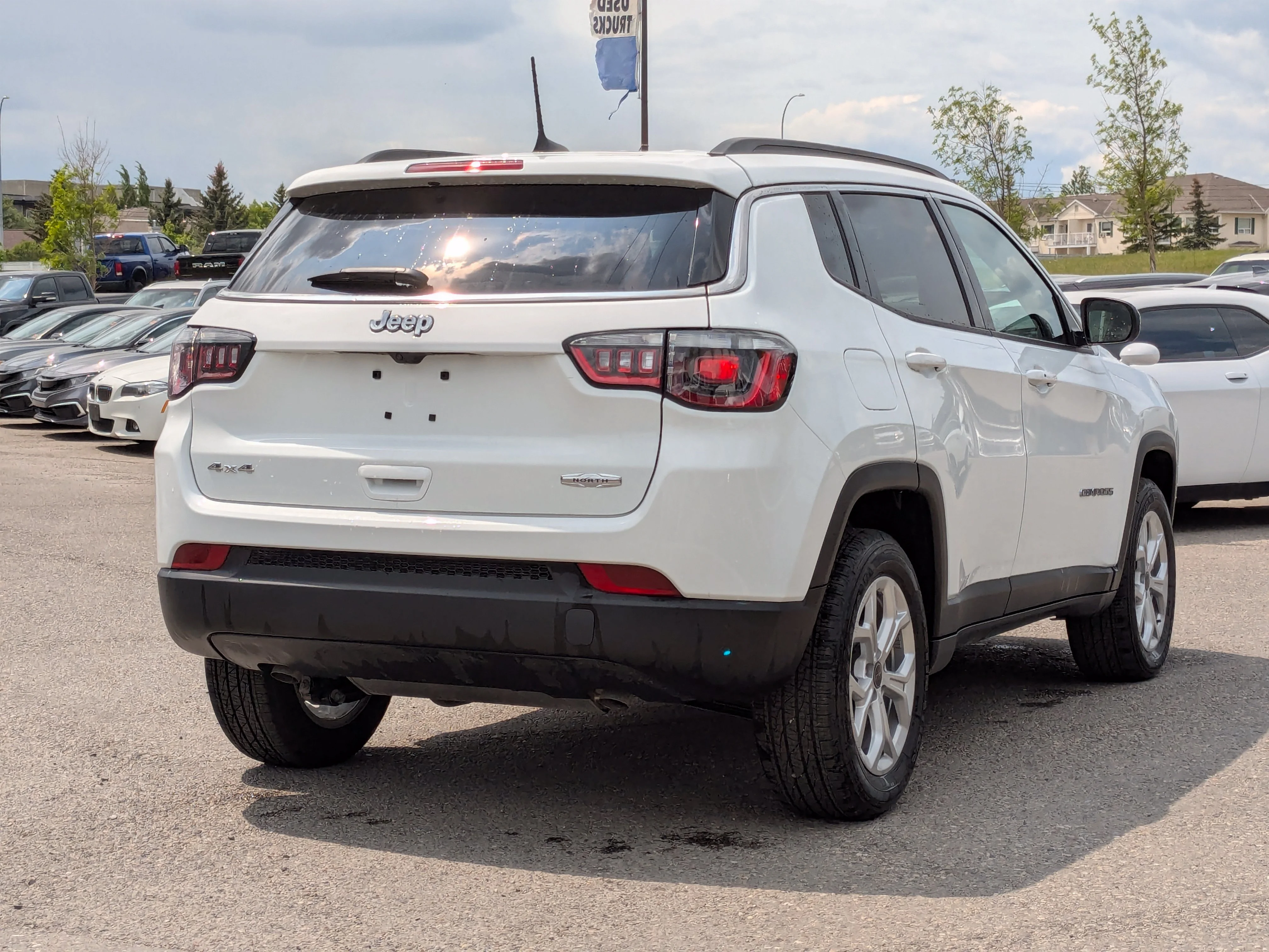 New 2025 White Jeep North - - Front heated seats - Forward Collision Warning - Uconnect 5 with 8.4?inch display image 7