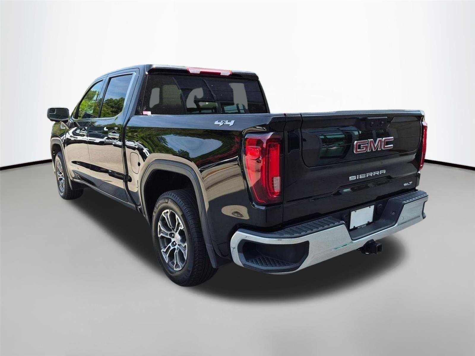Used 2025 Onyx Black GMC SLT image 7
