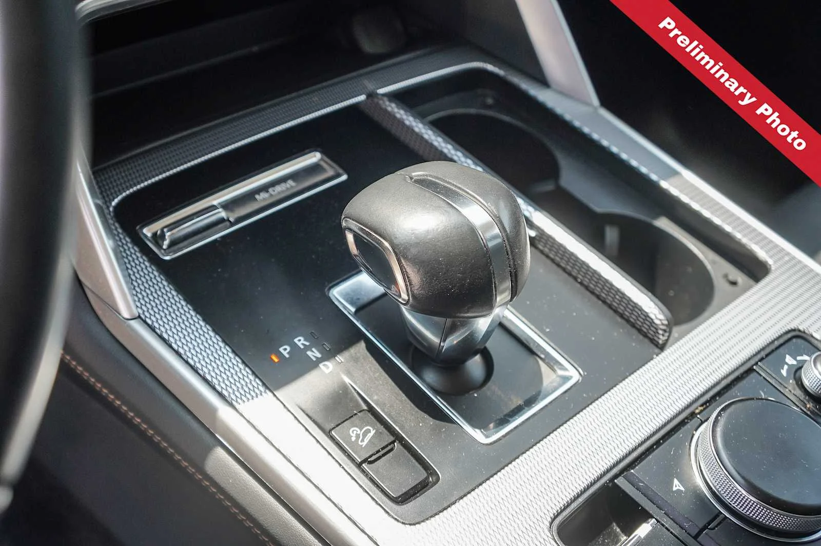 Mazda 3.3 Turbo Preferred Plus de 2024 de color Platinum Quartz, de segunda mano. Imagen 17