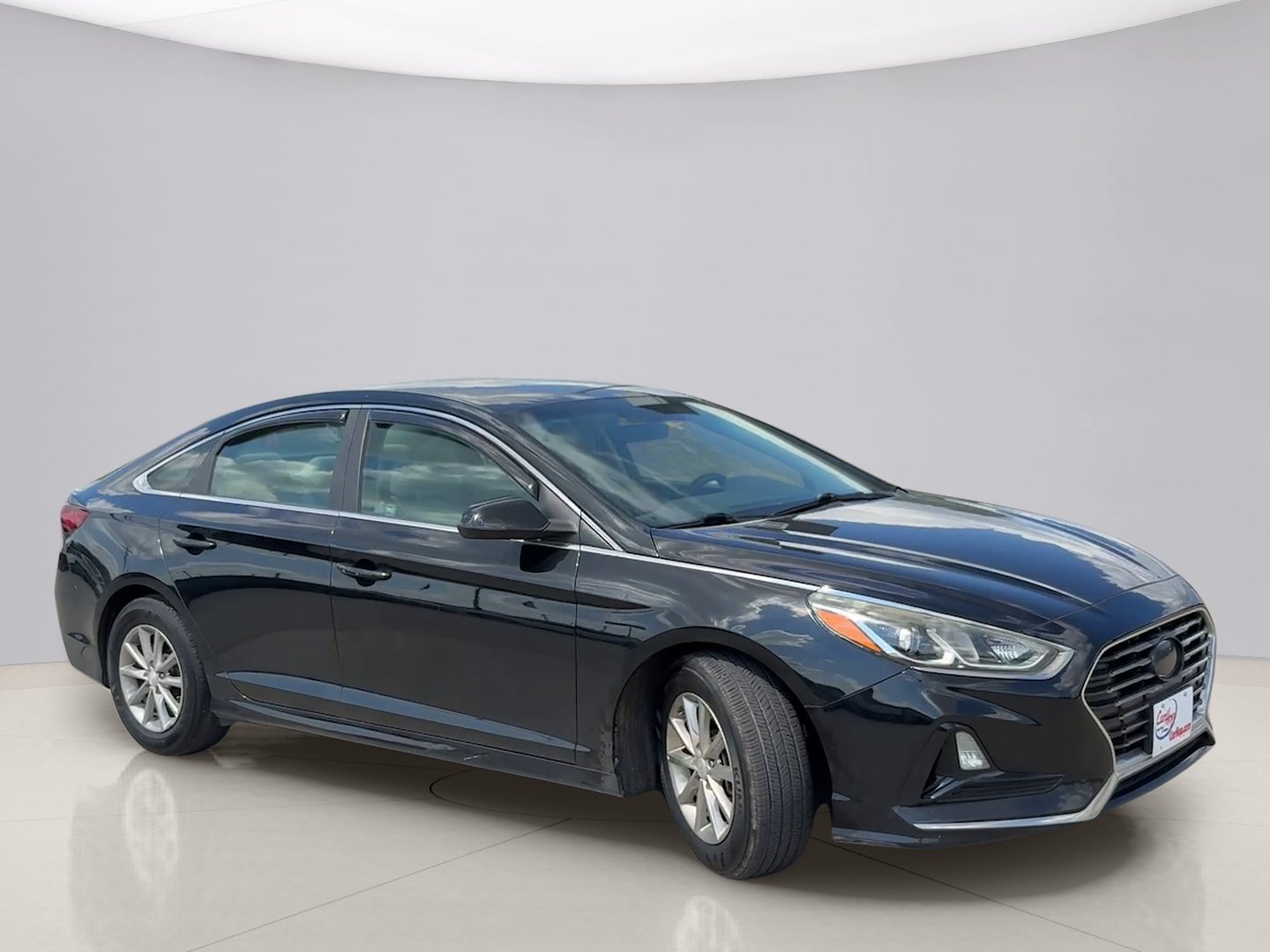 Used 2018 Black Hyundai SE image 7