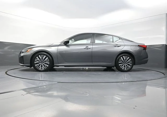 Used 2024 Gray Nissan 2.5 SV image 33