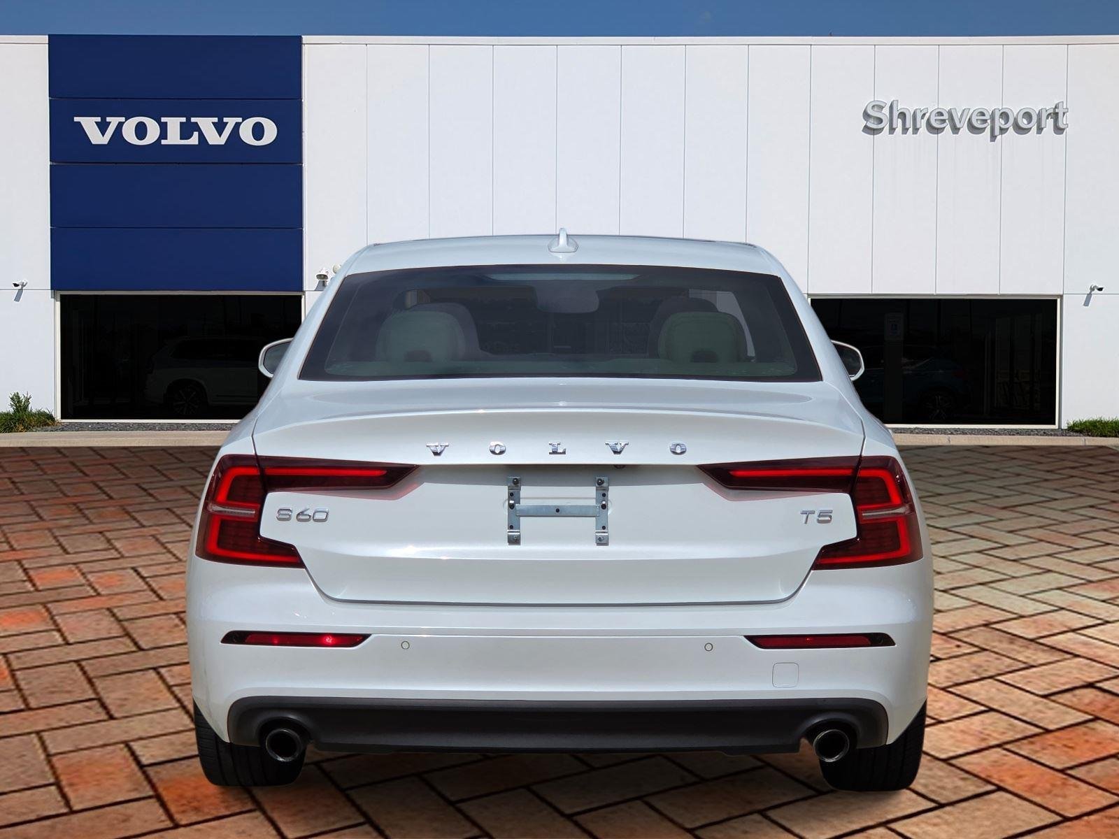 Used 2019 Crystal White Pearl Metallic Volvo Momentum image 5