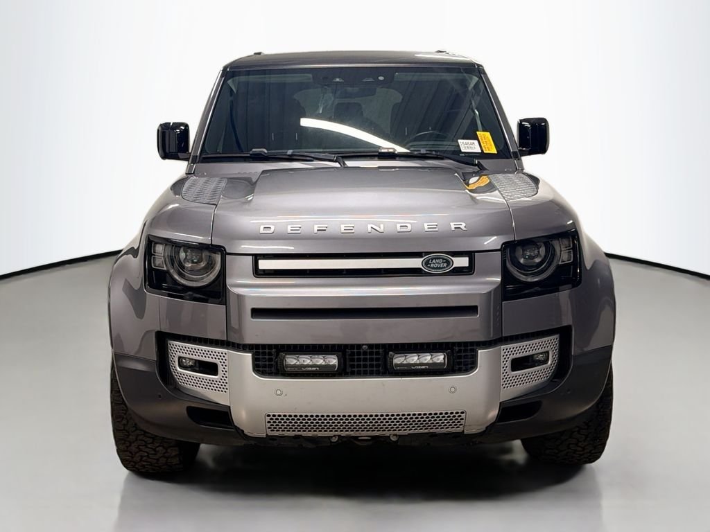 Used 2021  Land Rover SE image 6