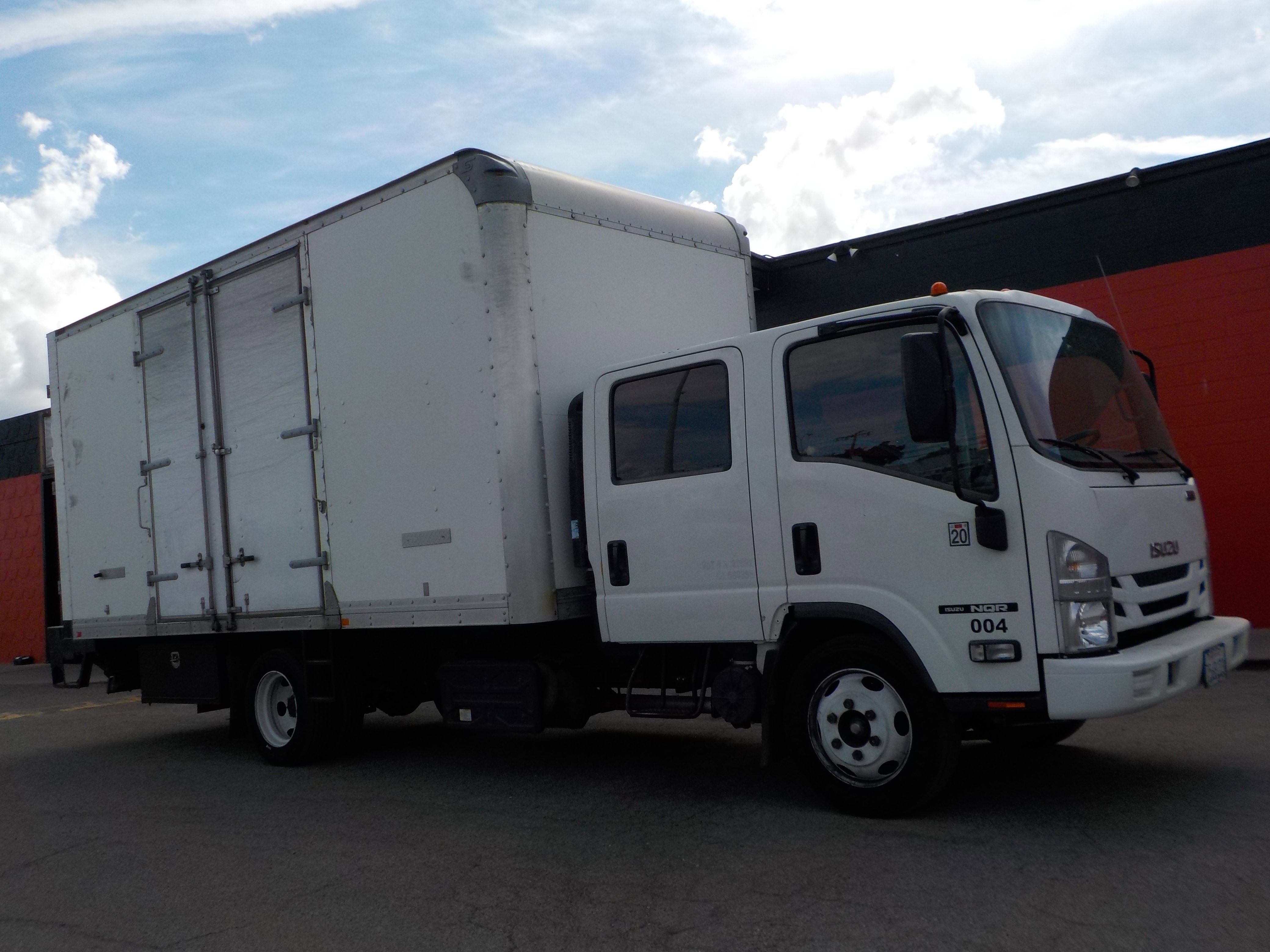 Used 2018 White ISUZU  image 17