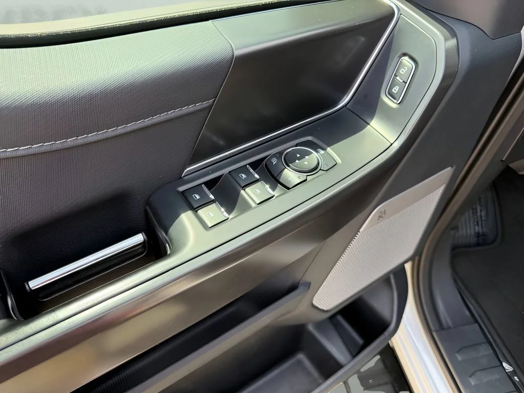 Used 2024 Gray Ford XLT image 10