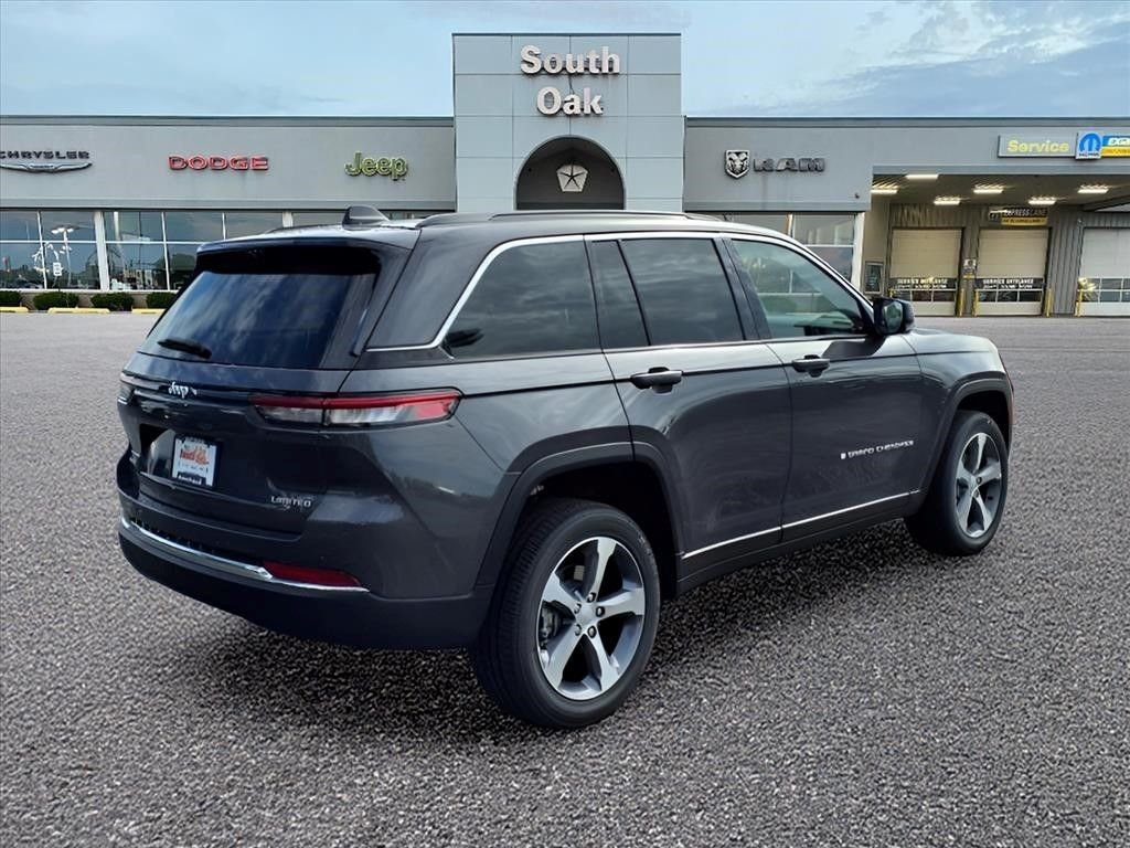 New 2025 Baltic Gray Metallic Clear-Coat Exterior Paint Jeep Limited image 3