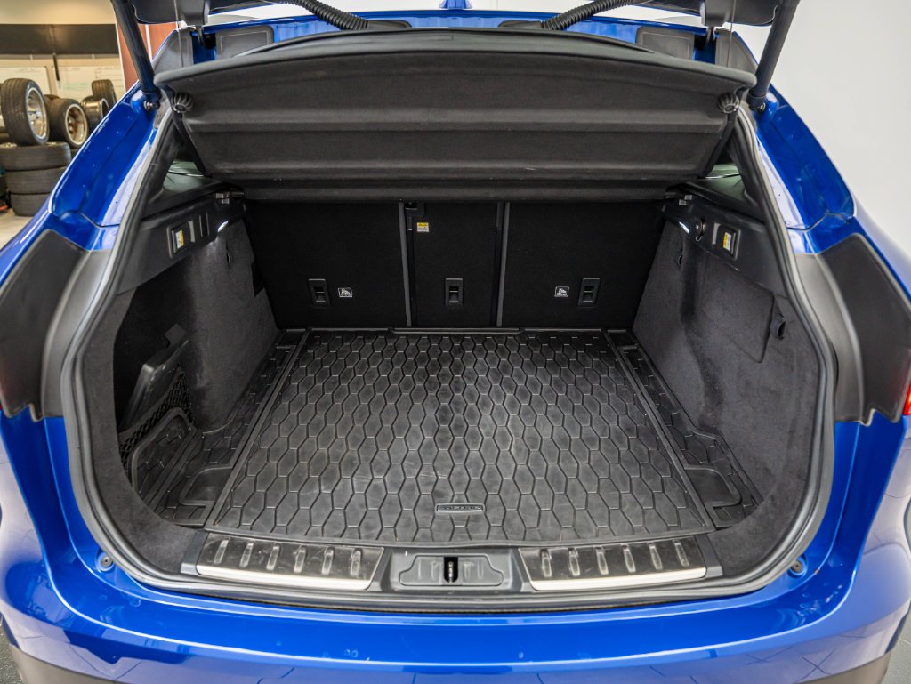 Used 2019 Caesium Blue Metallic Jaguar 30t R-Sport image 38