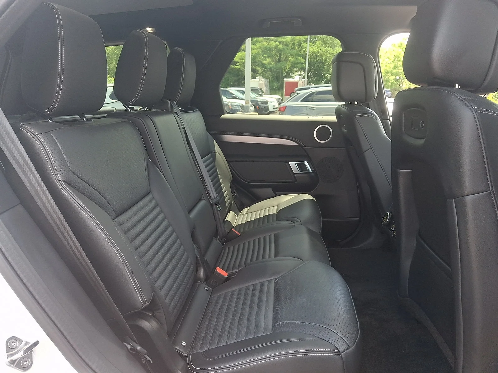 Used 2025 Fuji White   1Aa Land Rover Dynamic SE image 20