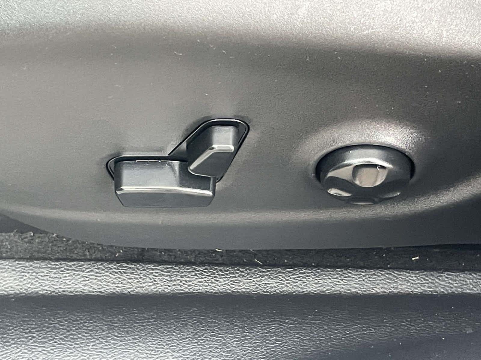 Used 2019 Bright White Clearcoat Jeep Latitude Plus image 19