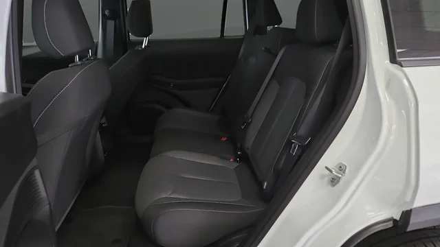 New 2026 Bright White Clear-Coat Exterior Paint Jeep Laredo image 24