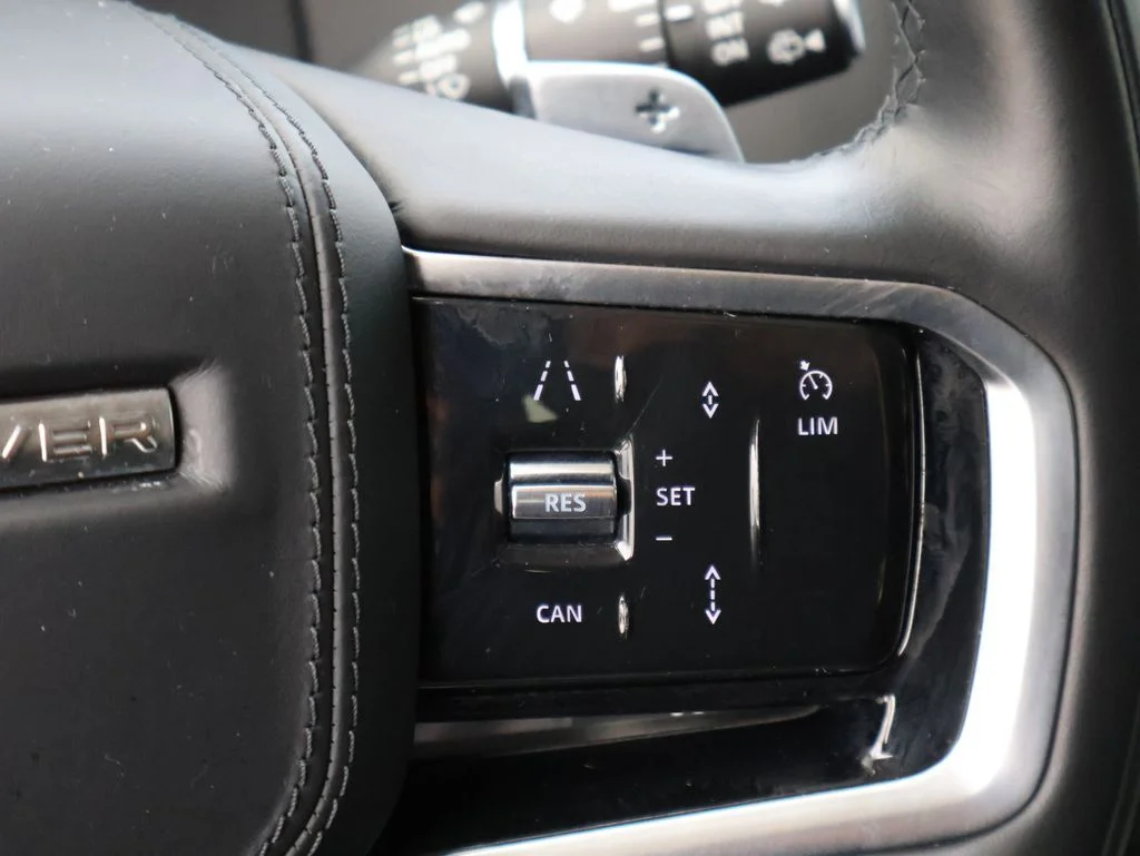 Used 2023 Carpathian Gray Premium Metallic Land Rover SE image 32