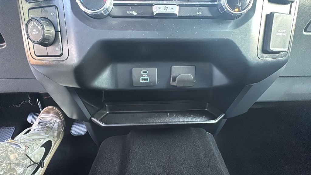 Used 2023 Oxford White Ford XLT image 22