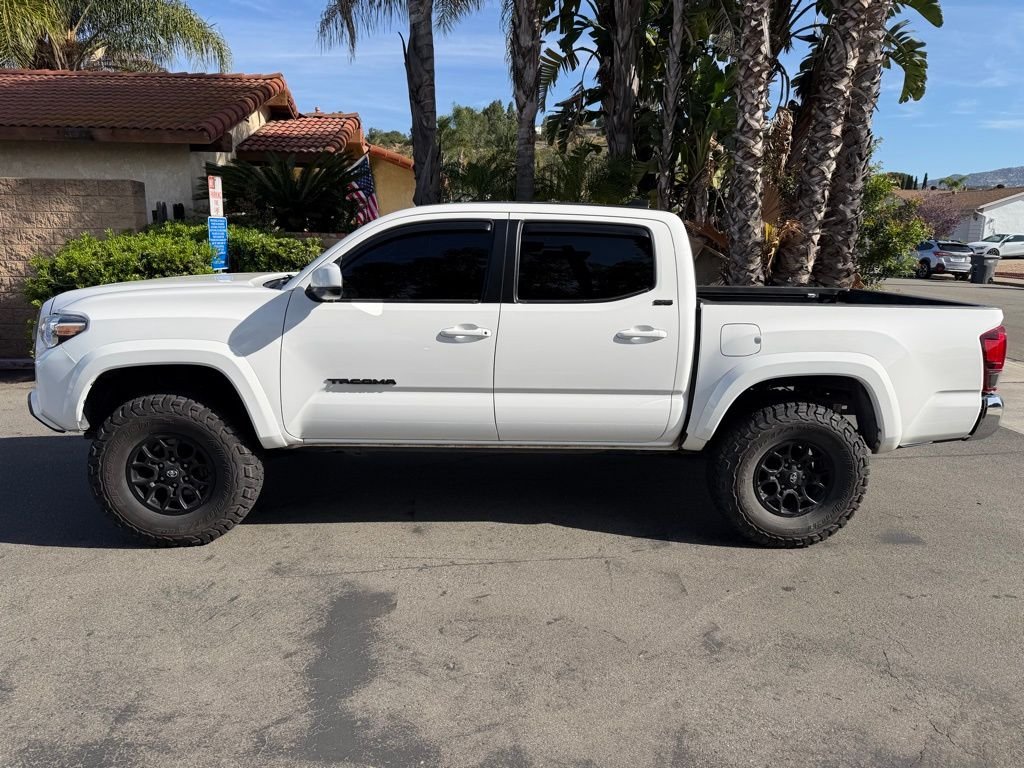 Used 2022 White Toyota SR5 image 3
