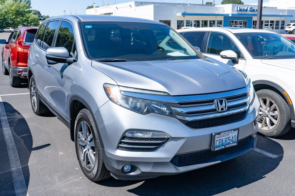 Certified Used 2017 Lunar Silver Metallic Honda EX image 3