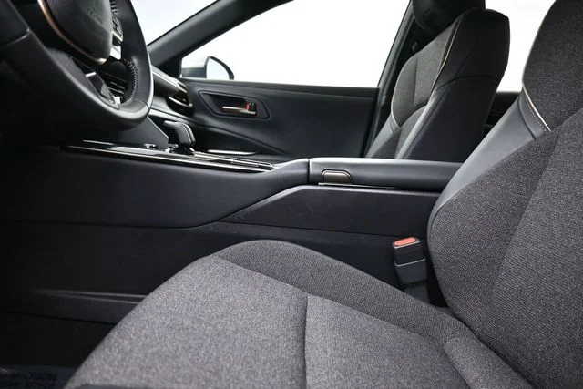 Used 2024  Toyota XLE image 17