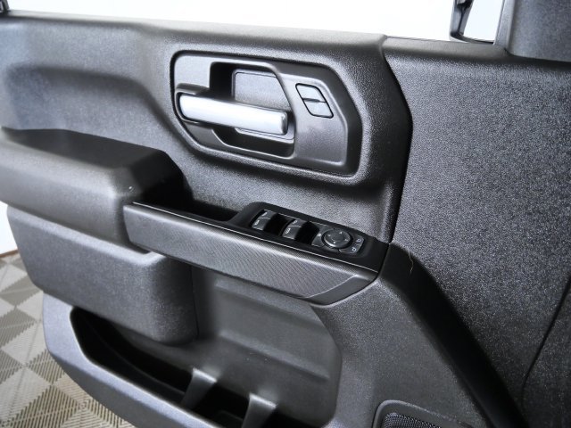Used 2022 White Chevrolet Custom image 28