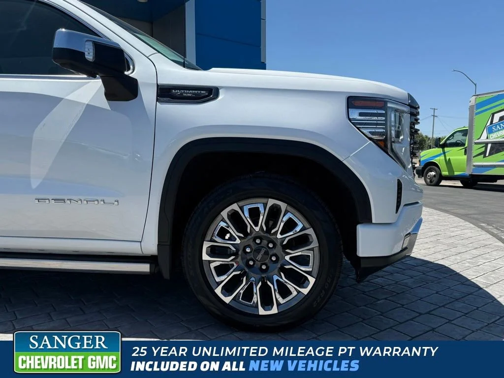 Used 2023 White Frost Tricoat GMC Denali Ultimate image 5