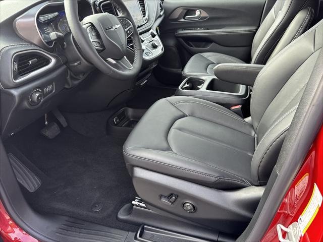 New 2026 Red Hot Pearl-Coat Exterior Paint Chrysler Select image 42