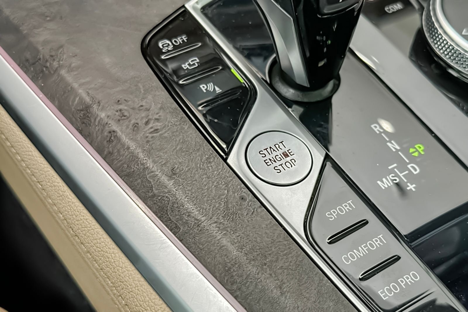 Used 2022 Gray BMW xDrive40i image 25