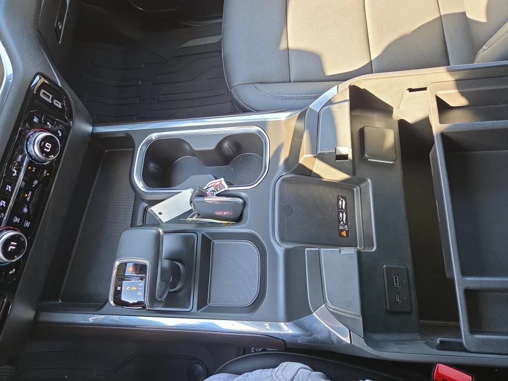 2024 GMC Sierra 1500 SLT - Photo 24