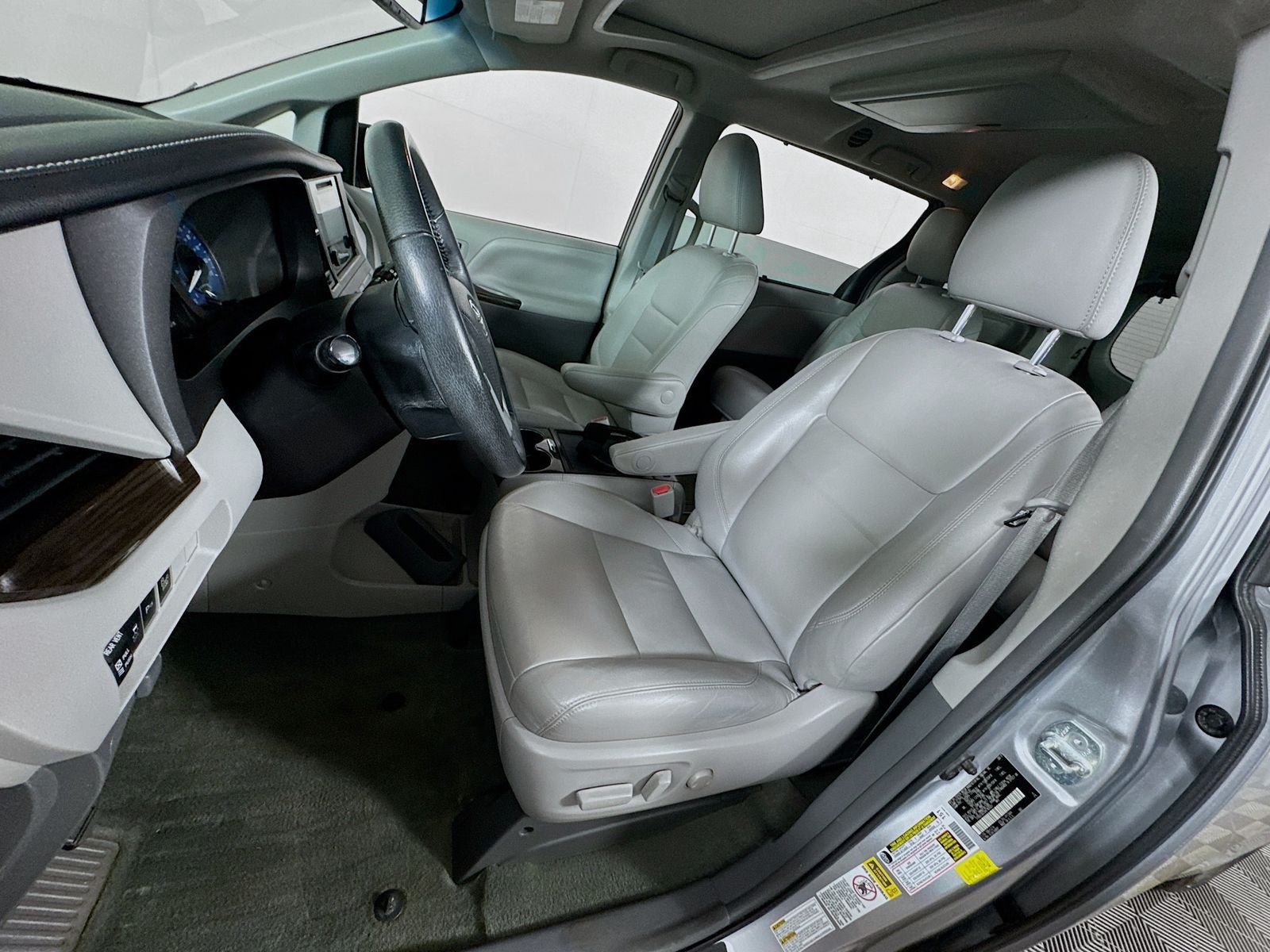 Used 2017 Silver Sky Metallic Toyota XLE Premium AWD image 12