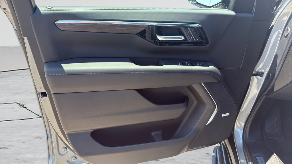 2026 Chevrolet Suburban LT - Photo 34