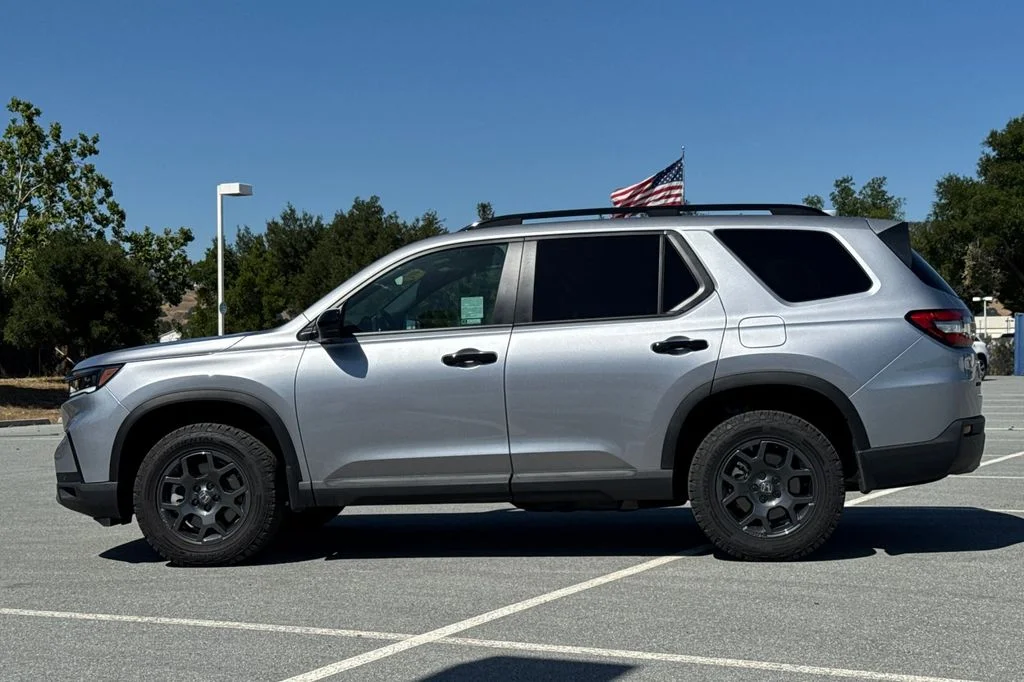 Used 2025 Lunar Silver Metallic Honda TrailSport image 8